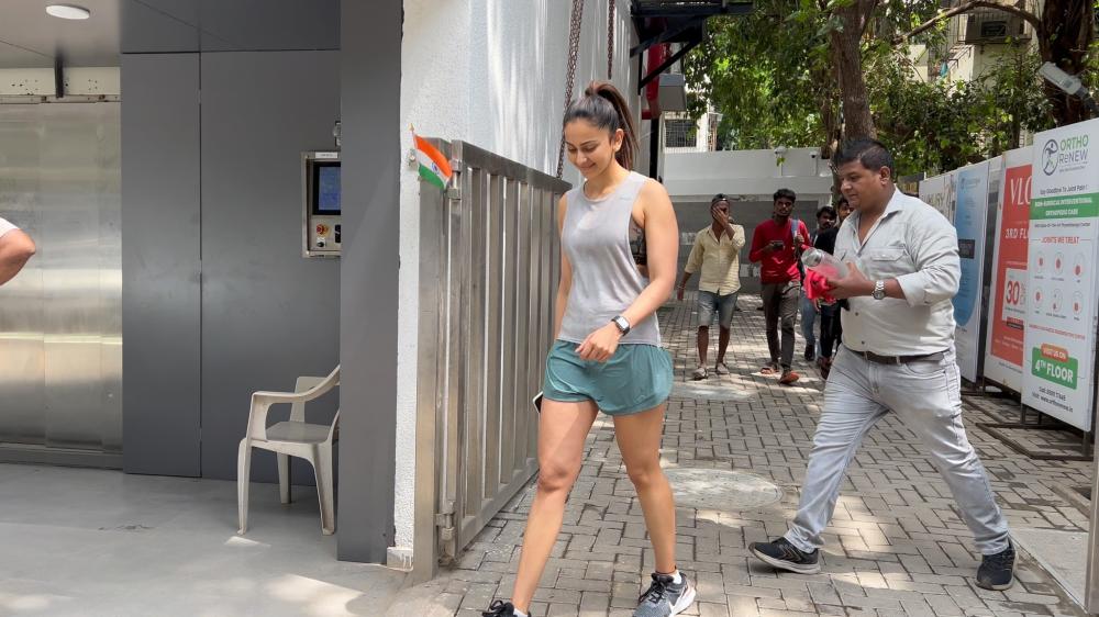 rakul-preet-singh-was-snapped-at-the-gym-in-bandra-staying-fit-and-fabulous-as-always